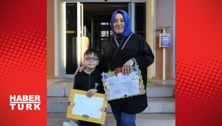 Karnesini yola düşüren öğrenci sosyal medya paylaşımı ile karnesine kavuştu