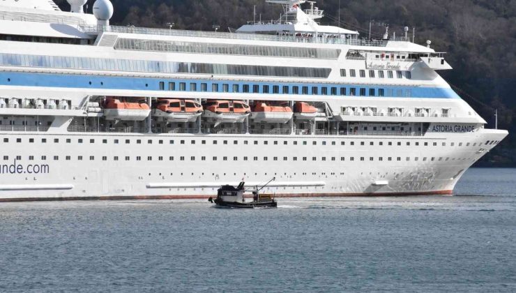 Limana çarpan kruvaziyer Amasra’da bekletilecek