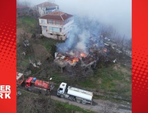 Yangında 2 ev kullanılamaz hale geldi