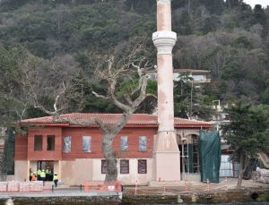 Yangında hasar alan Vaniköy Camii yeniden açılıyor