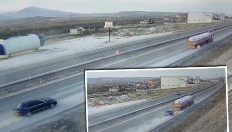 Otomobilin TIR’a arkadan çarptığı feci kaza kamerada