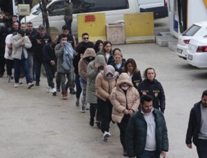 Araç sigortası yaptıracaklar dikkat! 1288 kişiyi böyle dolandırdılar… 24 kişi gözaltında