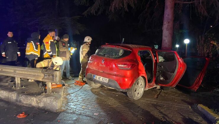 Bakırköy’de otomobil ağaca çarptı; 1 kişinin öldüğü 5 kişinin yaralandığı otomobilde 3 silah bulundu