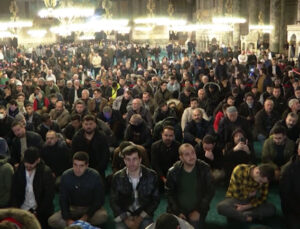 Berat Kandili nedeniyle Ayasofya Camii’ne akın edildi