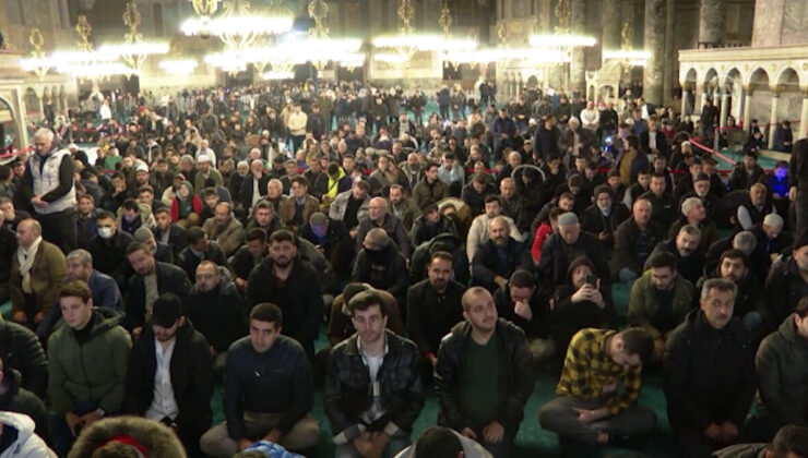 Berat Kandili nedeniyle Ayasofya Camii’ne akın edildi