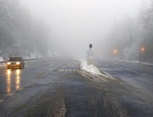 Bolu Dağı’nda karla karışık yağmur ve sis