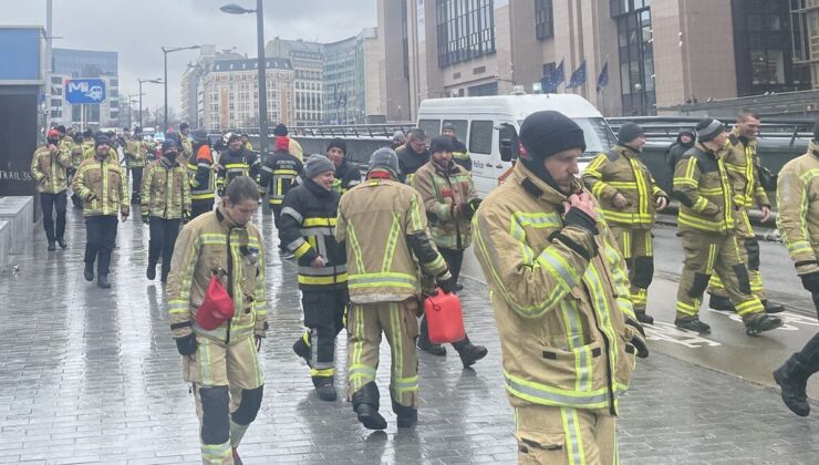 Brüksel’de itfaiyeciler kötü çalışma koşullarını protesto ettiler