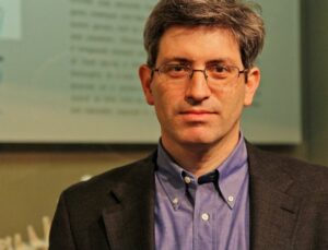 Carl Zimmer’in 2021’de ilk on bilim kitabı arasında gösterilen eseri: Yaşamın Kıyısında