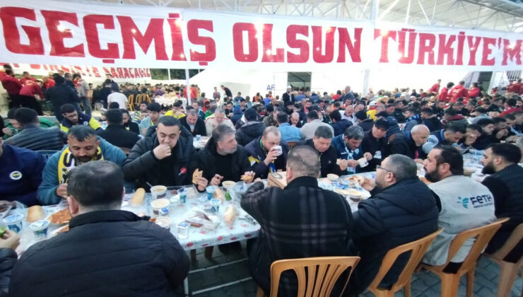 Deprem bölgesi Hatay’da taraftar grupları birlikte iftar yaptı