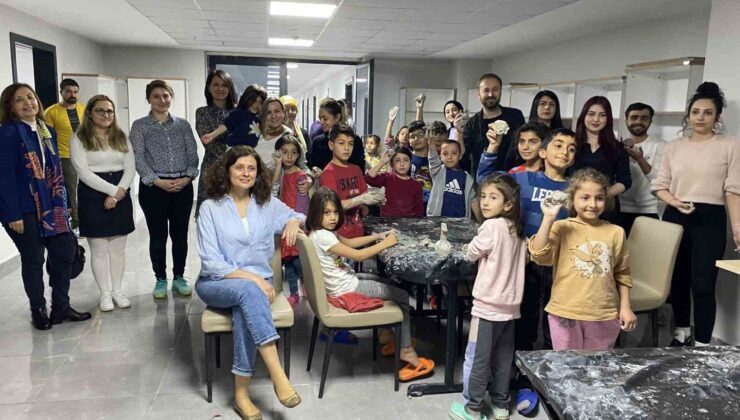 Depremzede çocuklar Çocuk Üniversitesi ile hayata tutunuyor