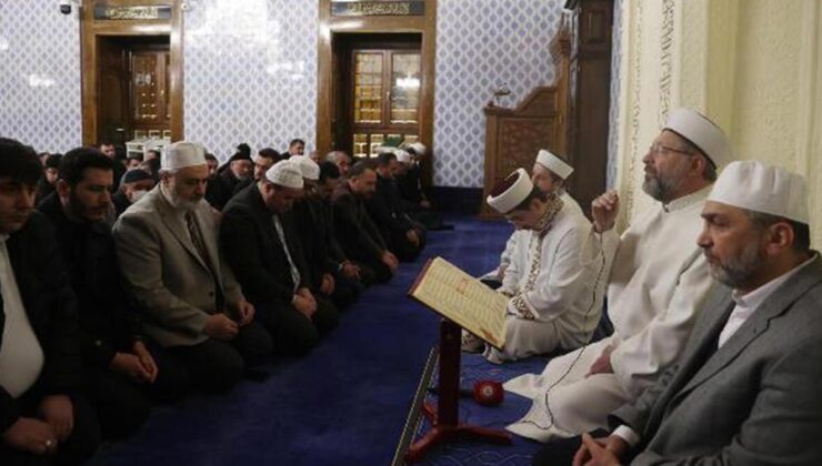 Diyanet İşleri Başkanı Erbaş, depremde ölen vatandaşlar için dua etti