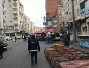 Diyarbakır’da ağır hasarlı binaların çevresinde semt pazarları için güvenlik önlemleri