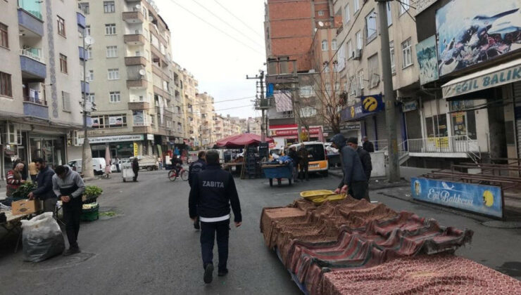 Diyarbakır’da ağır hasarlı binaların çevresinde semt pazarları için güvenlik önlemleri