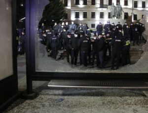 Gürcistan’da parlamento önünde hükümet protestosu: 66 gözaltı