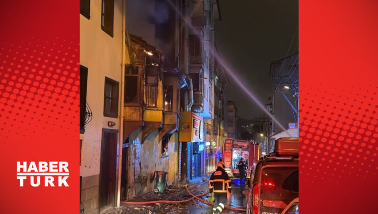 İki katlı ahşap binadaki yangın söndürüldü