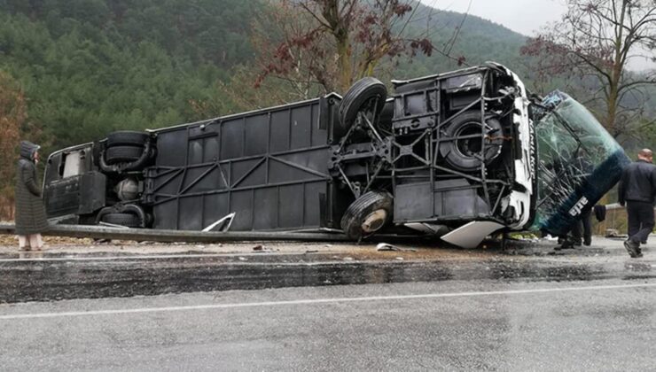 Isparta’da yolcu otobüsü devrildi: Yaralılar var