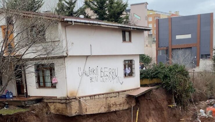 İstinat duvarı yanındaki evin bahçe duvarıyla birlikte çöktü!