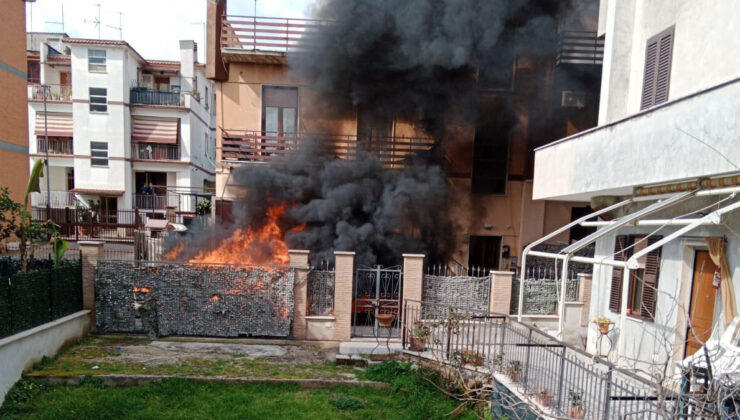 İtalya’da hava kuvvetlerine ait iki eğitim uçağı havada çarpıştı, 2 pilot öldü