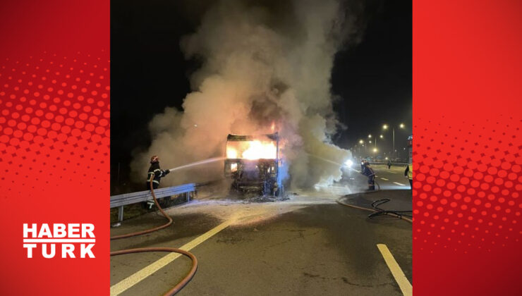 Kahramanmaraş’a iş makinesi taşıyan TIR yandı