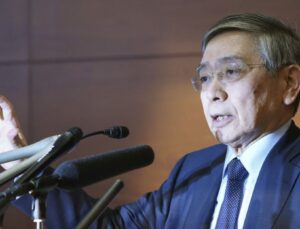 Kuroda son toplantısında BoJ’un politikasında değişikliğe gitmedi