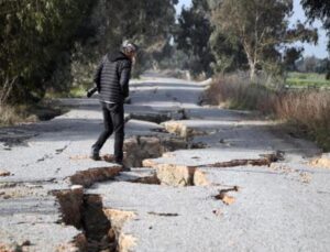 Kuş cennetindeki yolun 2 kilometresi depremde yarıldı