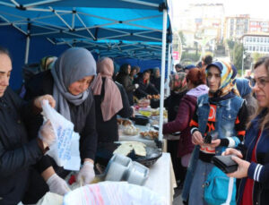 Rizeli kadınlardan depremzedeler için yardım kermesi