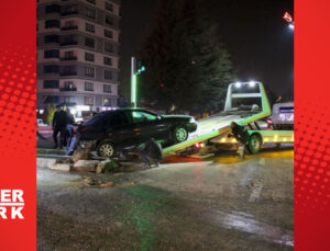 Üç otomobilin karıştığı kazada 5 kişi yaralandı