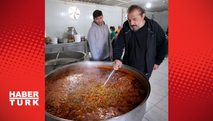 Ünlü şef Yalçınkaya ve ekibi depremzedeler için yemek yapıyor