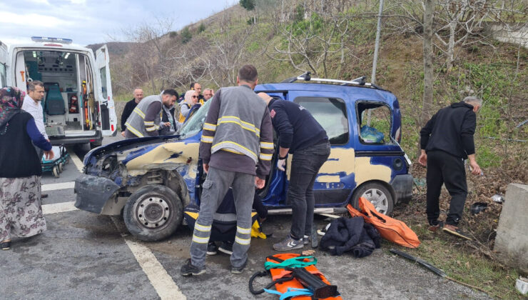 Zonguldak’ta trafik kazası! Sıkışan vatandaşlar için zaman mücadelesi