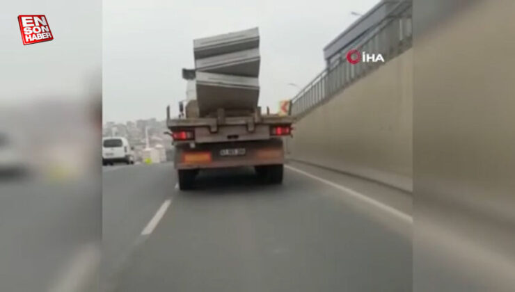 Arnavutköy’de beton blokları önlemsiz taşıyan şoför trafikte tehlike saçtı