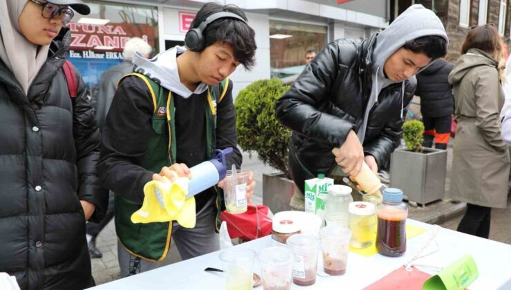 Ülkelerinden 9 bin kilometre uzakta depremzedeler için yardım topladılar