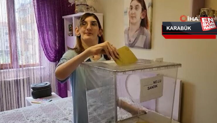 Dünyanın en uzun uzunluklu bayanı, oyunu konutunda kullandı