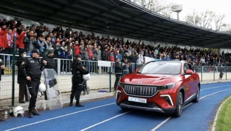 Eskişehirspor taraftarları Togg’a ayran ve bozuk para attı