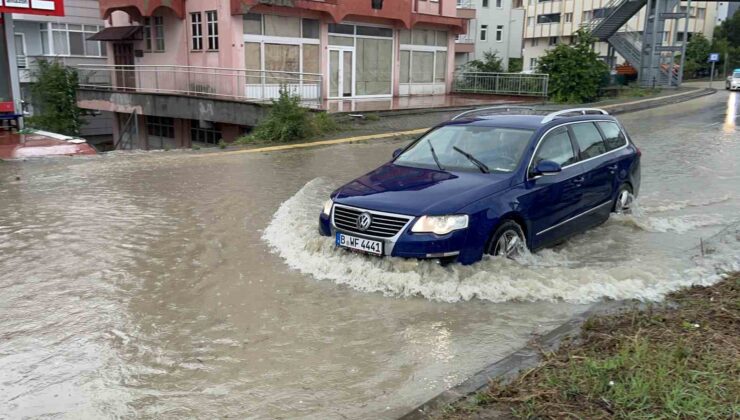 Bartın’da sağanak hayatı olumsuz etkiledi