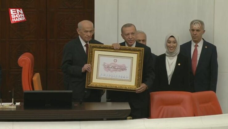 Cumhurbaşkanı Erdoğan Meclis Lideri Devlet Bahçeli’den mazbatasını aldı