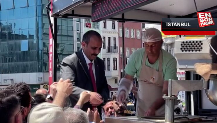 Cumhurbaşkanı Erdoğan’ın yine seçilmesi onuruna Taksim Meydanı’nda hayır lokması dağıtıldı