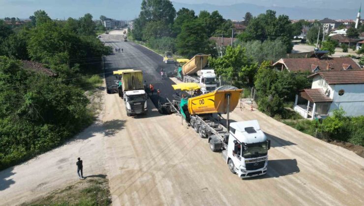 Düzce’de yeni açılan yollar asfaltlanıyor