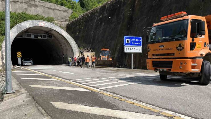 Heyelan oluşan Amasra Tünelinde temizlik çalışmaları başlatıldı