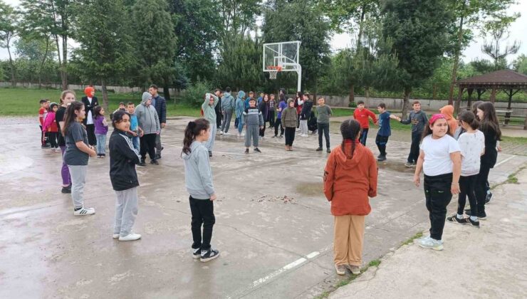 Öğrenciler deprem tatbikatı yaptı