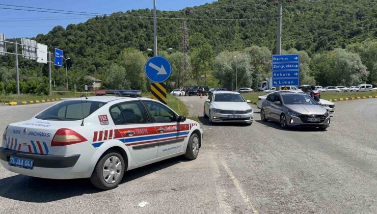 İnkumu tatilci akınına uğradı, araç girişleri kapatıldı