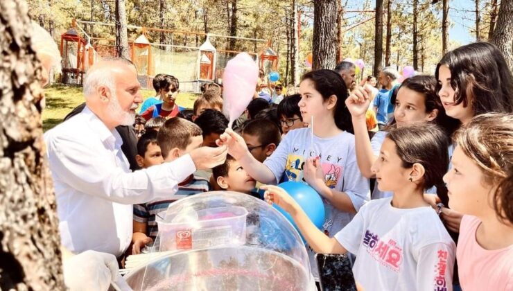 Öğrencilere pamuk şeker sürprizi