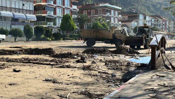 Bartın’da fırtına ve yağışın izleri siliniyor