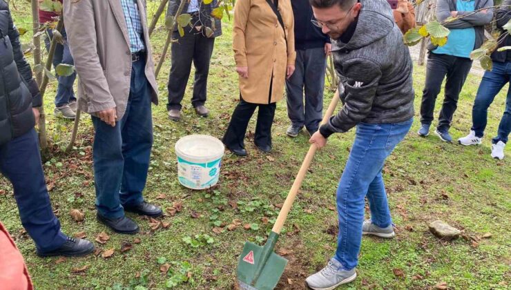 Toprak numunesi alımı uygulamalı gösterildi