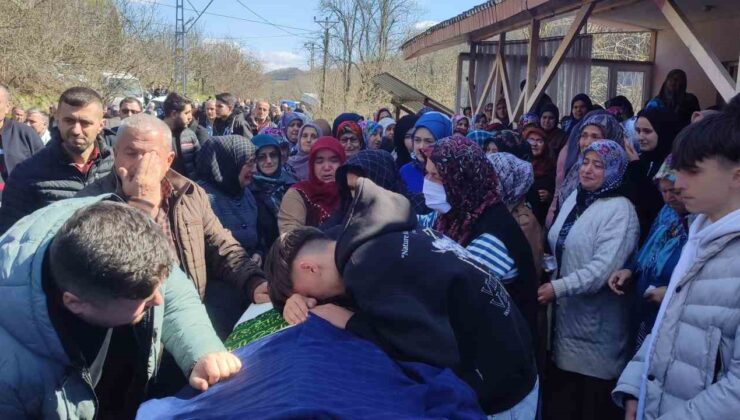 Bartın’daki feci kazada ölen sürücü son yolculuğuna uğurlandı