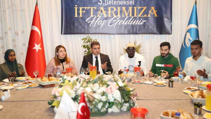 Farklı ülkelerden öğrenciler iftarda buluştu