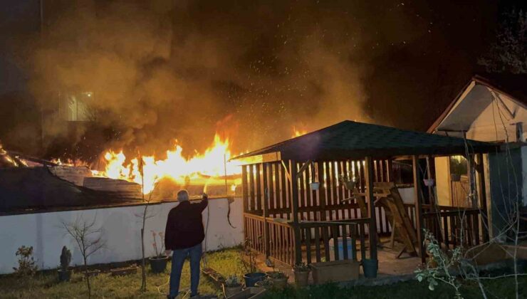 İftar vakti odunluk alev alev yandı