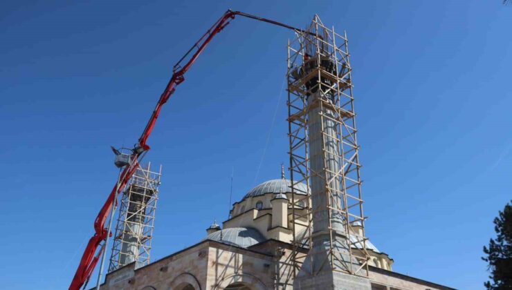 Minareler hızla yükseliyor