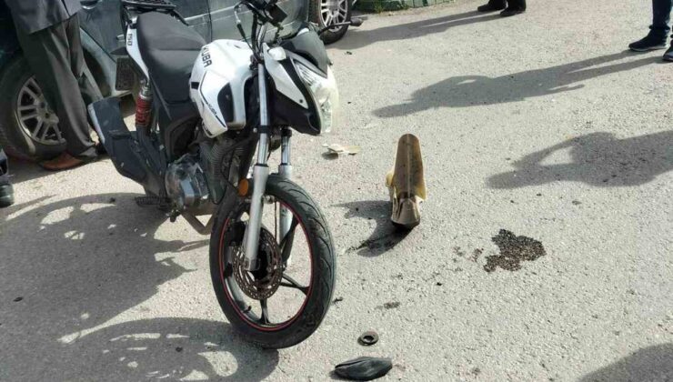 Alkollü motosiklet sürücüsü otomobille çarpıştı: 2 yaralı