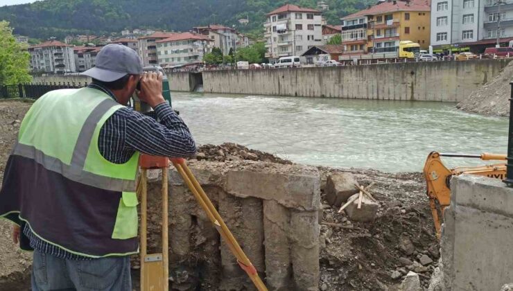 Devrek’te asma köprünün inşaatı hız kesmeden devam ediyor