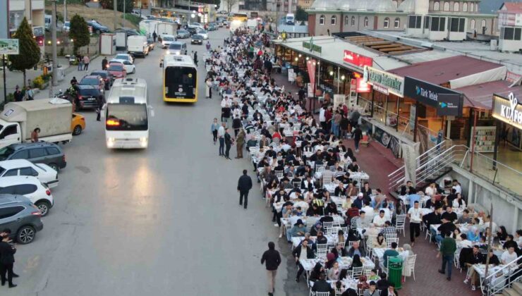 Esnaf ile üniversite öğrencileri iftarda bir araya geldi